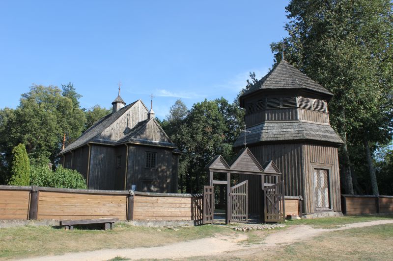 Národní park Aukštaitija - dřevěný kostel v Palúše - Litva
