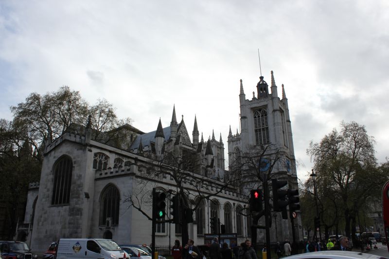 Westminster Abbey čili opatstí
místo korunovace, ostatky panovníků

